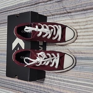 Burgundy Converse women's size 6
